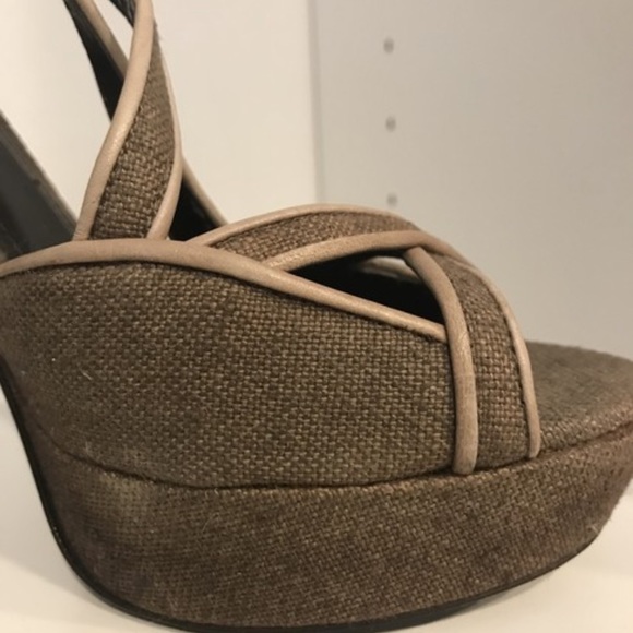 Burberry brown canvas/burlap peep toe heels - Picture 4 of 7